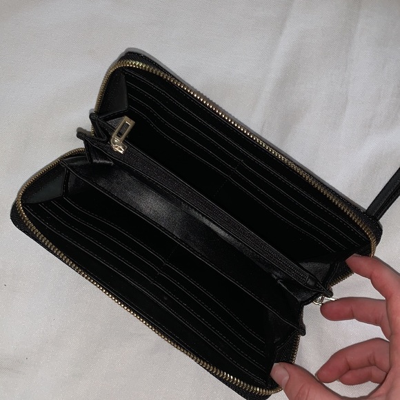 Guess wallet - Picture 3 of 3